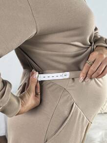 SHEIN 2 件装孕妇纯色简约日常穿搭圆领长袖上衣和长裤套装 - 卡其色 - 查看 3