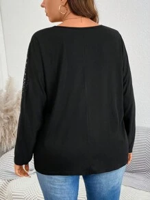 SHEIN LUNE Áo thun nữ cỡ lớn mùa xuân thu màu trơn phối ren cổ chữ V tay cánh dơi tay dài kiểu dáng thường ngày, thích hợp đi du lịch hoặc đến sân bay. - màu đen - Xem 3