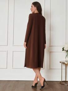 MaterniWear 棕色 2 件孕妇套装：宽松长袖夹克和紧身吊带背心裙