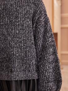 SHEIN 秋冬圣诞万圣节派对针织毛衣裙，适合中大童和女童穿着。黑白灰的配色，活力四射的针织工艺，彰显时尚个性与活力，提升整体质感。柔软面料，保暖舒适，亲肤舒适。连衣裙采用仿皮PU材质拼接而成，展现精湛工艺。适合长时间穿着，舒适自然。非常适合学校、郊游、派对、万圣节派对等场合。 - 黑色 - 查看 4