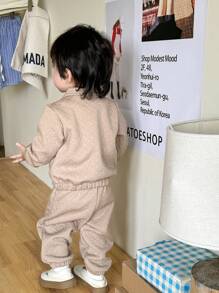 SHEIN 3 Stücke Set aus Baby Jungen Jacke aus strukturiertem Stoff, Rollkragenpullover und Hose - Verschiedenfarbig - Übersicht 2