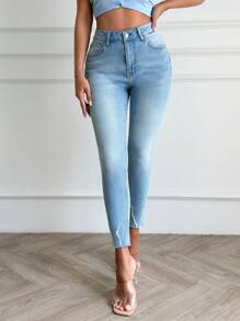 RueChic Skinny Jeans mit gerissener Abschlussborte und mittlerer Taille - Mittele Waschung - Übersicht 4