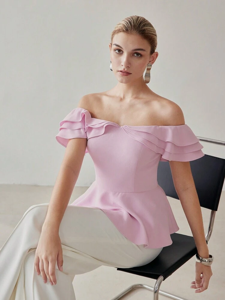 BLUSA CON VOLANTE CON VOLANTES CON HOMBROS DESCUBIERTOS Y CORTE IMPERIO