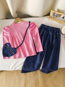 SHEIN 2 件女童长袖心形印花衬衫和阔腿裤套装，粉色上衣搭配深蓝色心形裤，甜美可爱的设计，适合日常穿着和拍照，裤子上的俏皮心形图案增添魅力，休闲且适合秋冬 - 墨綠色 - 查看 2