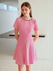 MOTF PREMIUM 对比色饰带领口飘逸下摆短裙 - 粉色 - 查看 8