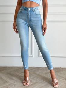 RueChic Skinny Jeans mit gerissener Abschlussborte und mittlerer Taille - Mittele Waschung - Übersicht 1