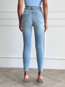 RueChic Skinny Jeans mit gerissener Abschlussborte und mittlerer Taille - Mittele Waschung - Übersicht 2