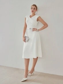 MOTF PREMIUM 纯色斜领褶饰侧扣系腰带中长连衣裙 - 白色 - 查看 7