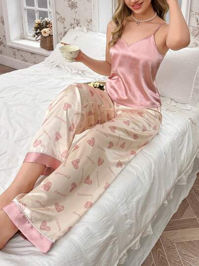 CottageSlumber Set de pijama con camiseta de tirantes y pantalones con estampado de corazón y letra de satén, temporada festiva