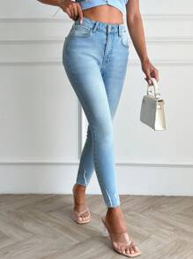 RueChic Skinny Jeans mit gerissener Abschlussborte und mittlerer Taille - Mittele Waschung - Übersicht 5