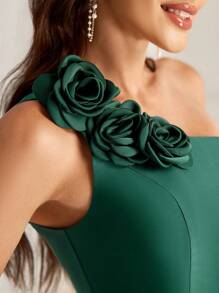 SHEIN Belle Vestido de satén asimétrico en color verde musgo elegante y romántico con decoración floral 3D, falda plisada tipo globo, adecuado para bodas y eventos formales como vestido de dama de honor