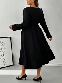 SHEIN Privé Gaun Wanita Ukuran Besar Lengan Panjang Leher V Hitam Model A-Line dengan Kantong, Musim Gugur/Dingin - Hitam dan Putih - View 2