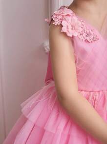 SHEIN Glamorique Kids 新款 2022 公主女童羽毛网眼紫粉色派对礼服，女童圣诞派对礼服，儿童舞台表演礼服 - 粉色 - 查看 6