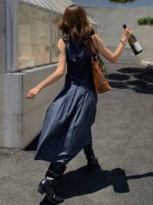 DAZY 女式纯色无袖修身 V 领背心和褶皱长裙牛仔套装，秋季服装 - 深色水洗藍 - 查看 2