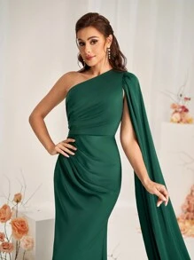 SHEIN Belle 优雅浪漫的深绿色缎面面料，不对称领口及地飘逸裙摆，美人鱼风格连衣裙，适合婚礼活动、约会、正式女士伴娘礼服 - 墨綠色 - 查看 2