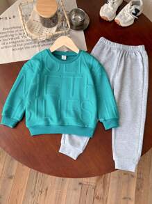 SHEIN 4 件套年轻男孩休闲日常纹理字母印花长袖圆领运动衫和裤子套装，适合春秋季节街头装和校服等场合