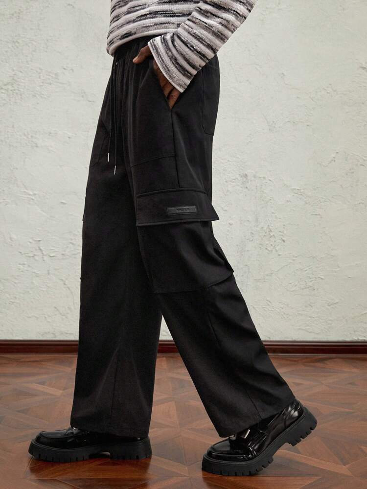 Pantaloni cargo jogger neri lavorati a maglia da uomo, vestibilità slim, casual, con vita elastica e gamba dritta, adatti per uso quotidiano