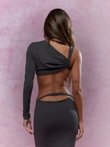 MISSGUIDED Asymmetric One Long Sleeve Cut-Out Crop Top - Grey - View 2