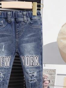 SHEIN Baby Boys' Cute Blue Ripped Frayed High Stretch Letter Embroidered Jeans,For Baby Boys Outdoor Wear