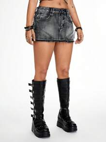 ROMWE Grunge Punk Saia Denim Mini Super com Barra Desfiada, Lavagem Desgastada e Cintura com Ilhós - Preto - Visão 4