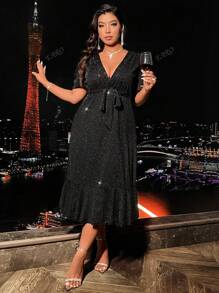 Robe Grande Taille À Col En V, Manches Courtes Avec Ourlet À Volants