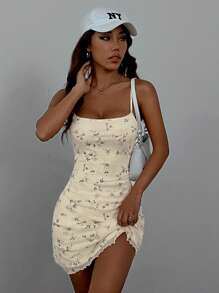 SHEIN EZwear Vestido de tirantes con estampado floral pequeño y ribete en lechuga para eventos de verano