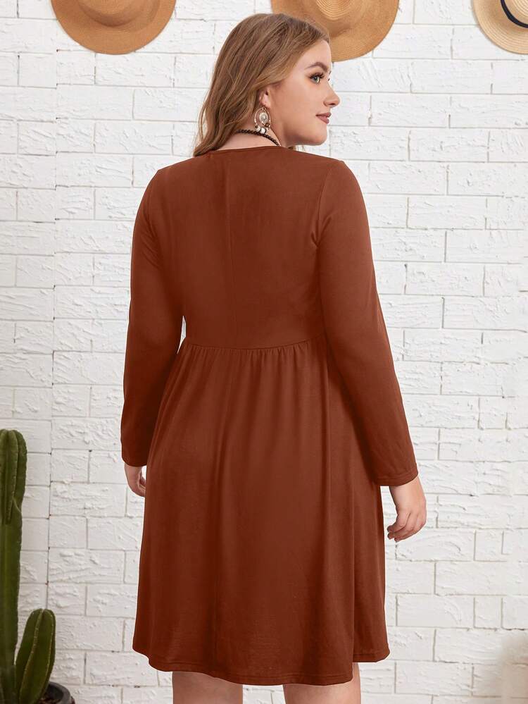 Vestido Longo de Manga Longa Marrom Outono de Cor Sólida Simples e Casual com Decote Redondo, Plus Size para Mulheres