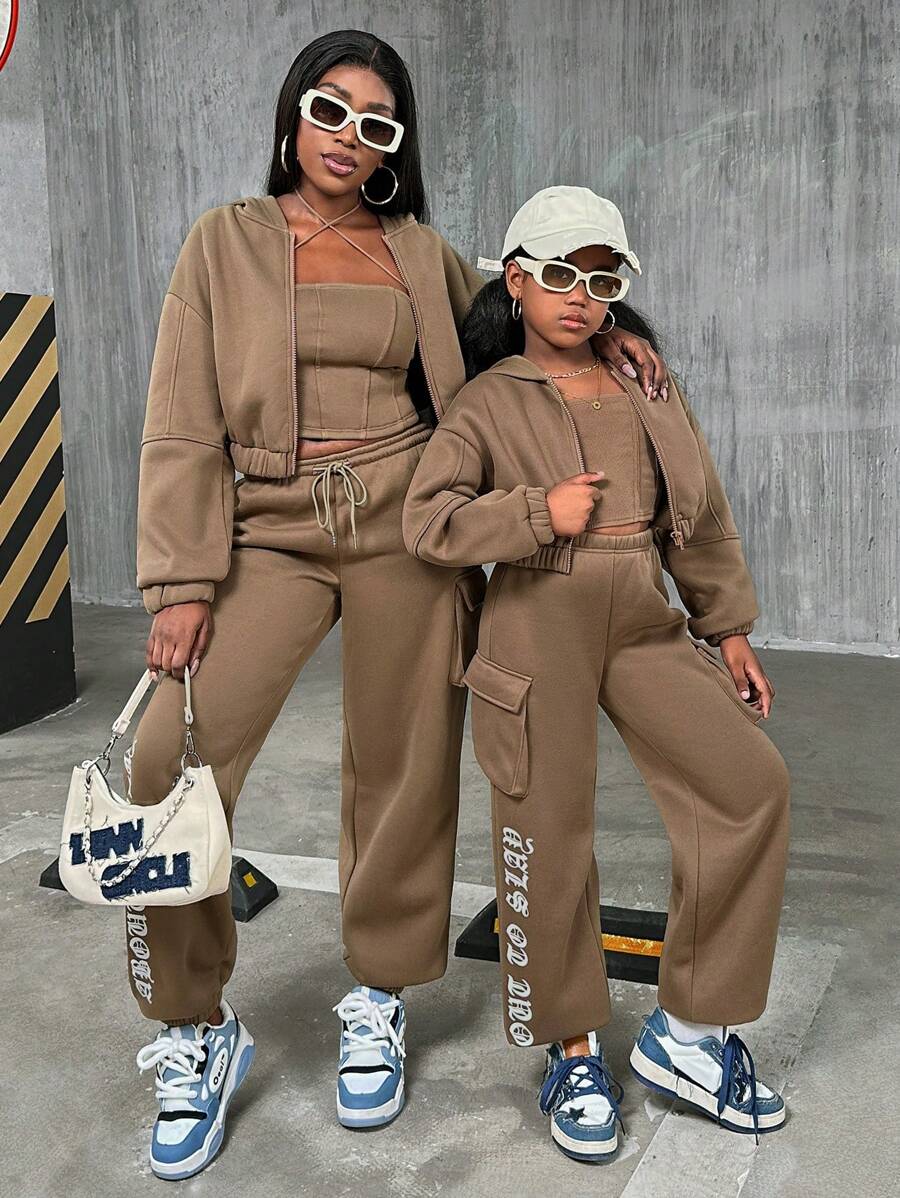 SHEIN 青少年女孩休闲街头时尚纯色连帽运动衫运动衫配吊带背心和抽绳裤母女套装(2 套单独出售),羊毛,加厚 - 棕色 - 查看 1
