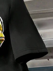 Manfinity Homme Áo thun cổ tròn màu đen họa tiết graffiti thời trang giản dị dành cho nam - màu đen - Xem 6