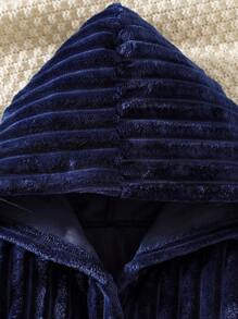 Bata de baño con capucha de manga larga y sólida de color simple de peluche para niño pequeño - azul real - Ver 4