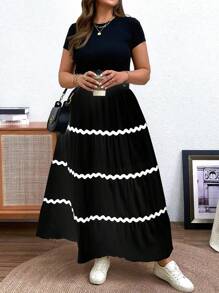 Flirla تنورة رقعة بتطريز زهري من شيفون ملمس مقاسات كبيرة - الأسود - مشاهدة 3