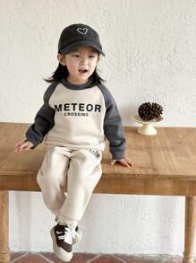 SHEIN Conjunto de sudadera con estampado en inglés de moda para bebé niña