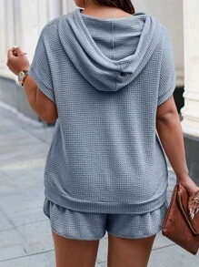 SHEIN LUNE 2 件大码女式夏季纯色蝙蝠袖短袖连帽抽绳 T 恤和短裤套装 - 淺藍色 - 查看 2