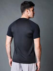 Manfinity Sport Corelite Camiseta Esportiva de Manga Curta com Gola Careca, Estilo Namorado, Cor Sólida, Simples, para Verão - Preto - Visão 2