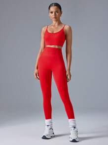 VARSITIE เซตเสื้อกล้ามคอตัดและกางเกงเลกกิ้งเอวสูงสำหรับผู้หญิง - สีแดง - ดู 1