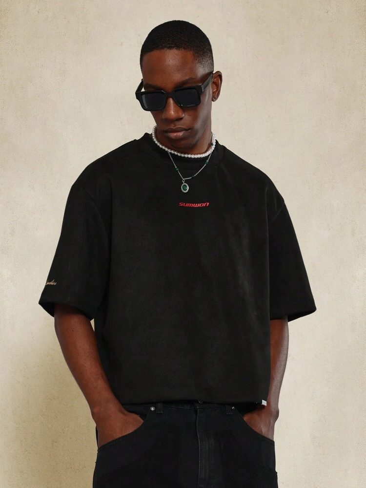 Crop Fit Short Sleeve Tee With Back Embroidery Pattern