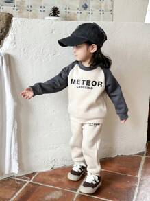 SHEIN Conjunto de sudadera con estampado en inglés de moda para bebé niña