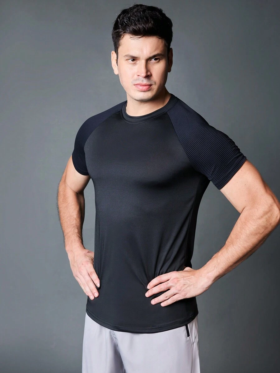 Manfinity Sport Corelite Camiseta Esportiva de Manga Curta com Gola Careca, Estilo Namorado, Cor Sólida, Simples, para Verão - Preto - Visão 1