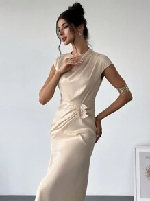 SHEIN Privé 女士杏色褶饰领口和腰部细节紧身中长连衣裙 - 杏色 - 查看 1