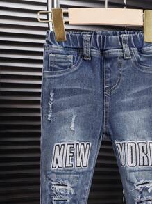 SHEIN Baby Boys' Cute Blue Ripped Frayed High Stretch Letter Embroidered Jeans,For Baby Boys Outdoor Wear