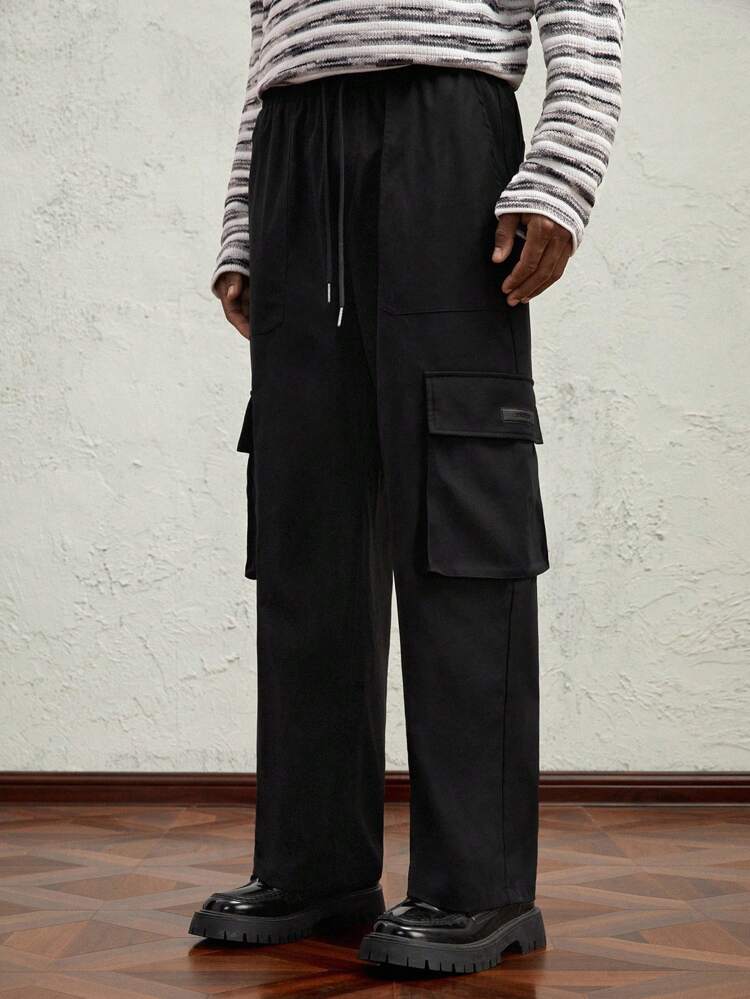 Pantaloni cargo jogger neri lavorati a maglia da uomo, vestibilità slim, casual, con vita elastica e gamba dritta, adatti per uso quotidiano