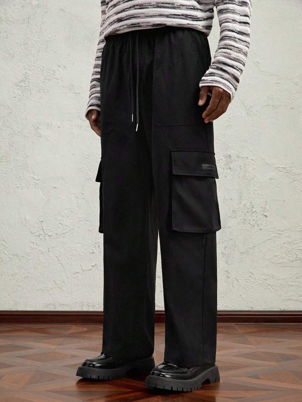 Men's Woven Black Cargo Joggers Slim Fit Casual Pants With Elastic Waist And Straight Leg, Suitable For Daily Wear