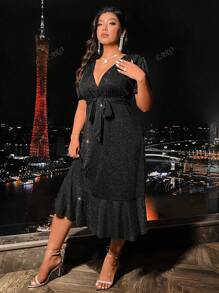 Robe Grande Taille À Col En V, Manches Courtes Avec Ourlet À Volants