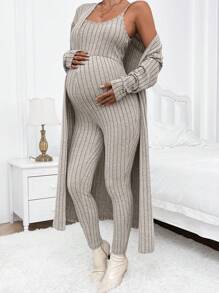 SHEIN 2 Stücke Umstandsmode einfarbiger gerippter Träger-Jumpsuit und lang Arm Strickjacke Outfit, Outfit, minimalistischer Stil