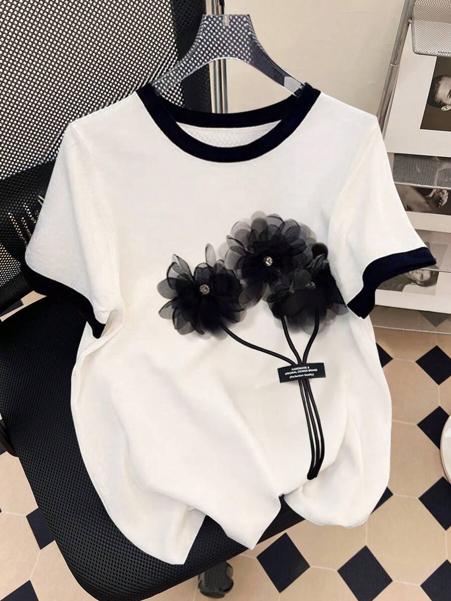 大码女式夏季短袖圆领休闲T恤，带3D花卉装饰图案T恤女式上衣 - 黑與白 - 查看 1