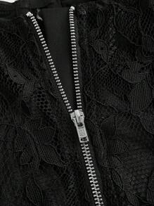 SHEIN X Belinda SHEIN Essnce 女士蕾丝和网眼撞色细肩带吊带背心、紧身胸衣、黑色修身短款上衣、联名女士背心 - 黑色 - 查看 4