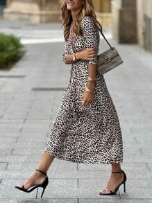 SHEIN Frenchy Robe longue froncée à imprimé léopard, col en V profond, manches courtes, mode pour femmes