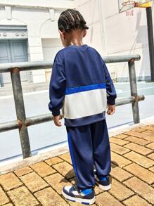 SHEIN Tenue chaude pour jeunes garçons, sweat-shirt à capuche et pantalon assortis avec imprimé patchwork vintage de skateboard et de basketball, pour l'automne/l'hiver - Multicolore - Voir 2