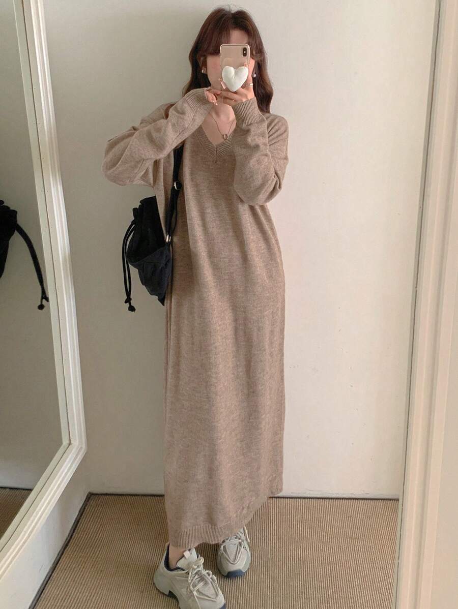 DAZY 女士纯色V领长袖宽松直筒休闲毛衣连衣裙，适合秋冬季保暖内衬 - 咖啡棕 - 查看 1