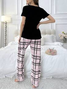 Conjunto de pijama con top de manga corta de cuello redondo y pantalones largos a cuadros con nudo en la cintura para mujer